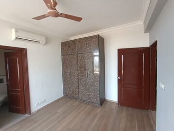 Room in 4 BHK Apartment at Indiabulls Enigma, Sector 110 – for Rent