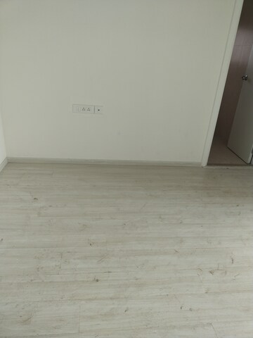 Room in 3.5 BHK Apartment at Hiranandani Glen Dale, Powai – for Rent