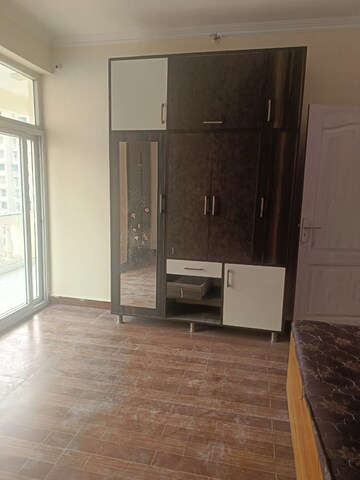 Room in 3 BHK Apartment at Amrapali Silicon City, Sector 76 – for Rent