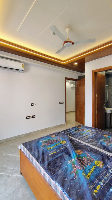 Bedroom in 4 BHK Builder Floor at AEZ Aloha, Sector 57 – for Rent
