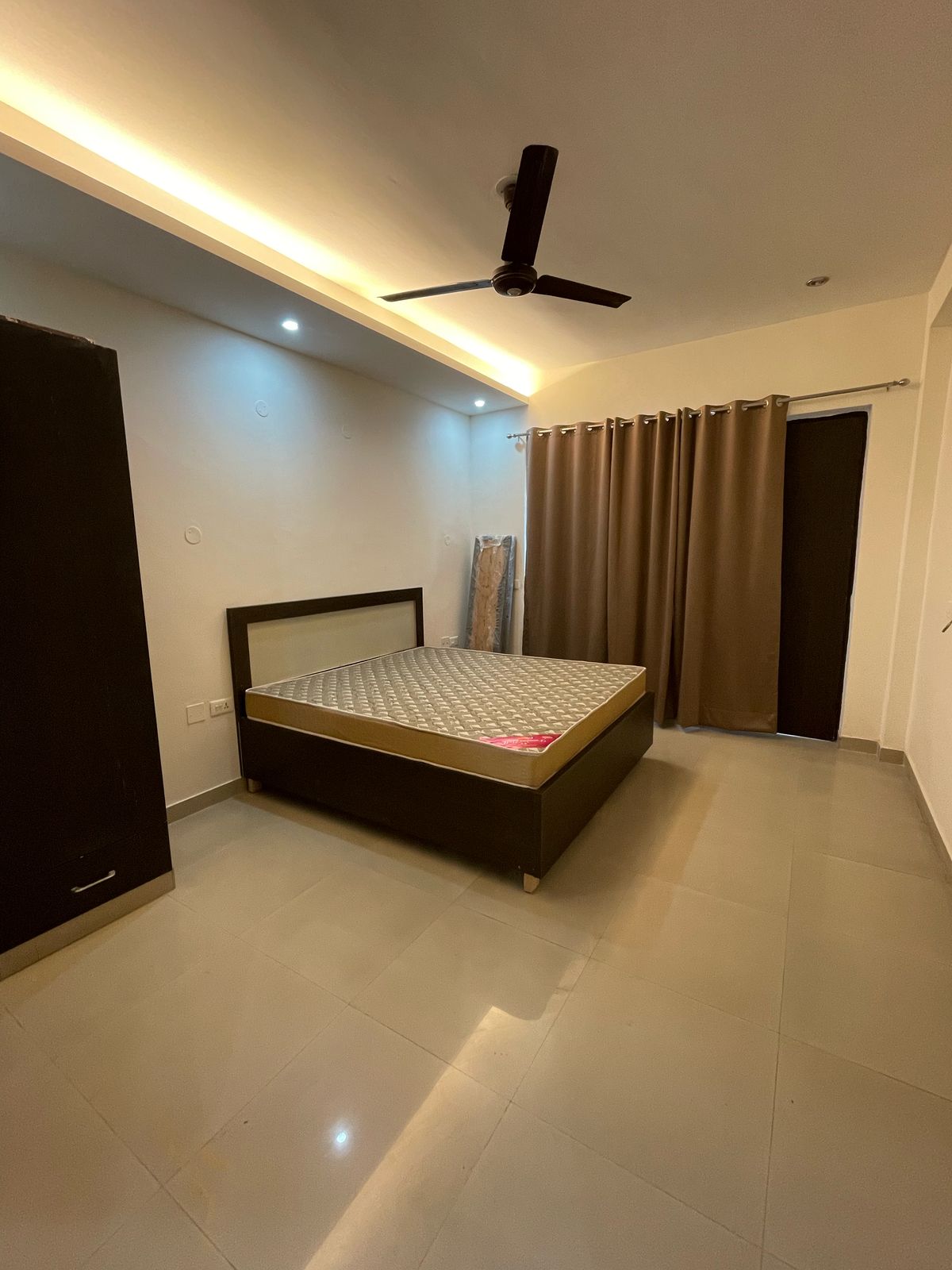 4 BHK + Servant Room 2600 Sq.Ft. Apartment in Central Park Flower Valley Aqua Front Towers