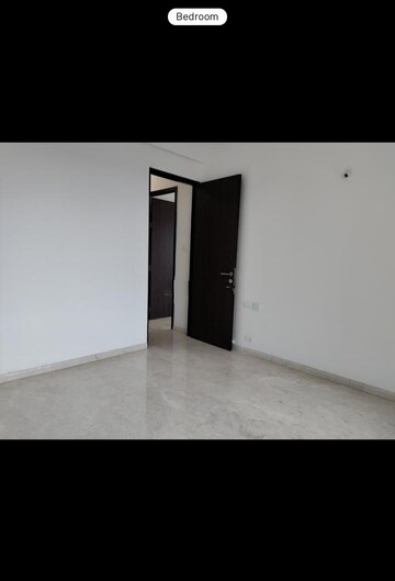 Room in 3 BHK Apartment at Kalpataru Radiance, Goregaon West – for Rent