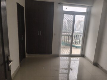 Room in 3 BHK Apartment at Aims Greens Avenue, Sector 4, Greater Noida – for Rent