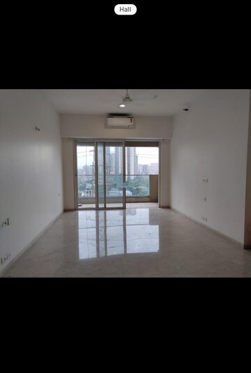 Room in 3 BHK Apartment at Kalpataru Radiance, Goregaon West – for Rent