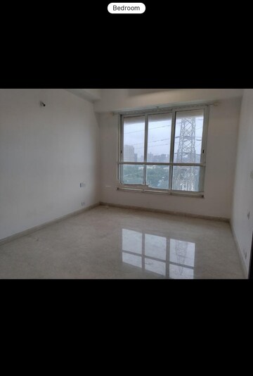 Room in 3 BHK Apartment at Kalpataru Radiance, Goregaon West – for Rent