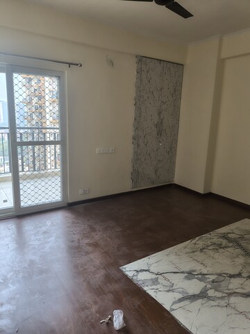 Furnished Amenities in 3 BHK Apartment at Amrapali Centurian Park, Tech Zone 4 Greater Noida – for Rent