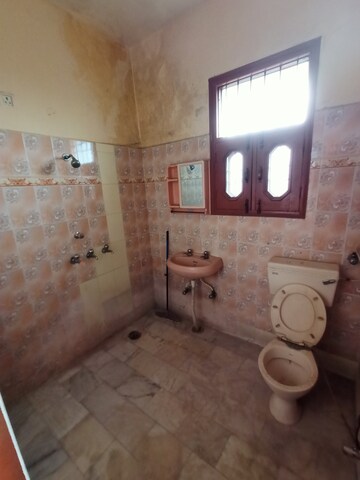 Bathroom in 2 BHK Independent House at Sector 16 – for Rent