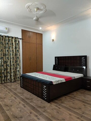 Bedroom in 2 BHK Builder Floor at Sector 43 – for Rent