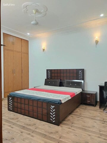 Bedroom in 2 BHK Builder Floor at Sector 43 – for Rent