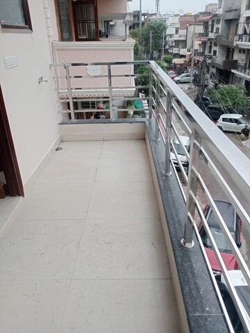 Balcony in 2 BHK Builder Floor at Sector 43 – for Rent