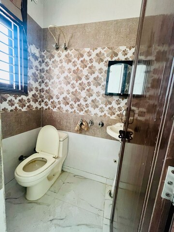Attached Bathroom in 3 BHK Builder Floor at Dwarka Mor – for Rent