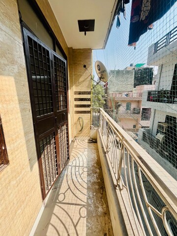 Balcony in 3 BHK Builder Floor at Dwarka Mor – for Rent