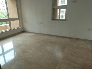 Room in 5 BHK Apartment at Hiranandani Gardens, Powai – for Rent