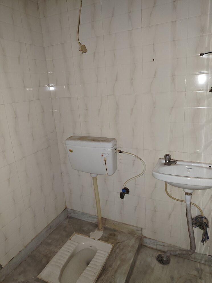 Bathroom, sector 02 5 Bedroom 1500 Sq.Ft. Independent House In Sector 02 Bahadurgarh 8208605