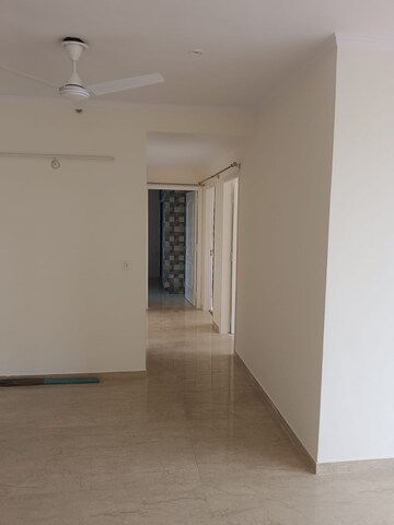 Room in 3 BHK Apartment at Omaxe The Palace, Gomti Nagar – for Rent