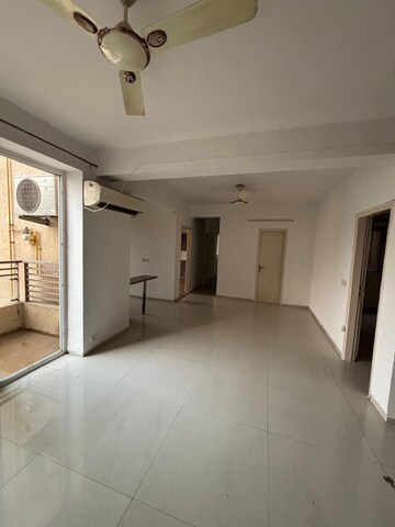 Room in 2 BHK Apartment at Tulip Violet, Sector 69 – for Rent