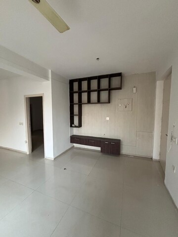 Room in 2 BHK Apartment at Tulip Violet, Sector 69 – for Rent