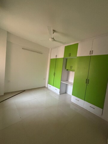 Room in 2 BHK Apartment at Tulip Violet, Sector 69 – for Rent
