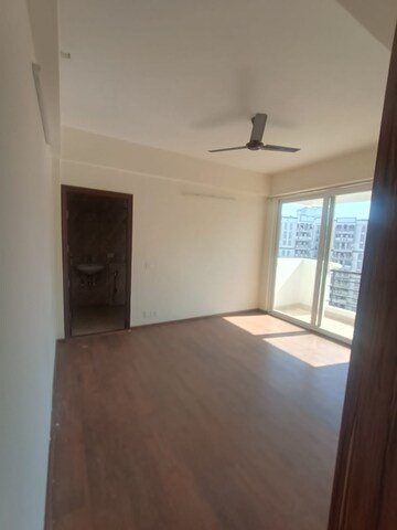Room in 3 BHK Apartment at Pareena Coban Residences, Sector 99a – for Rent