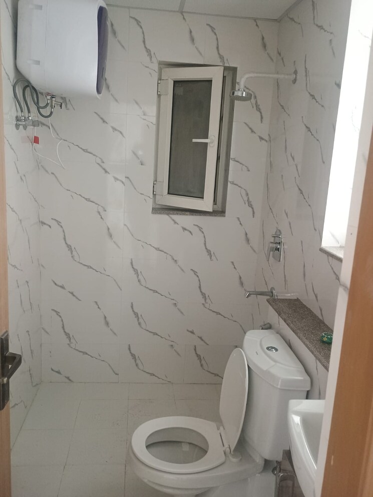 Bathroom, pareena-coban-residences 3 Bedroom 1997 Sq.Ft. Apartment In Sector 99a Gurgaon 8208698