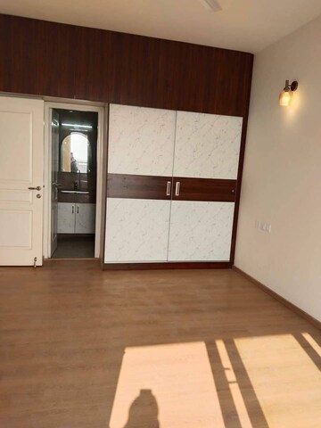 Room in 4 BHK Apartment at ATS Triumph, Sector 104 – for Rent