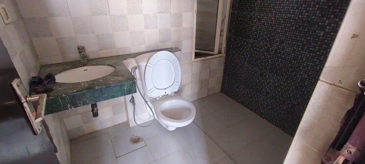 Bathroom, aditya-celebrity-homes 3 Bedroom 1660 Sq.Ft. Apartment In Sector 76 Noida 8208743