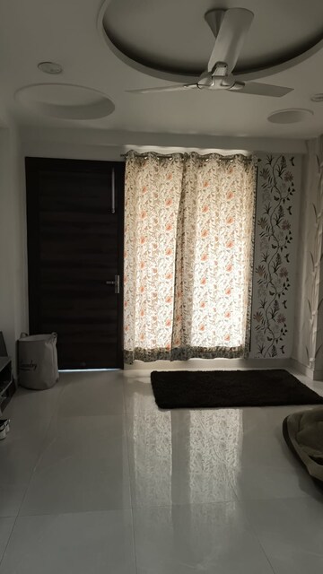 Living Room in 4 BHK Builder Floor at Ardee City, Sector 52 – for Rent