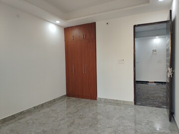 Room in 2 BHK Builder Floor at Sector 72 – for Rent