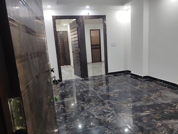 Building Lobby in 2 BHK Builder Floor at Sector 72 – for Rent