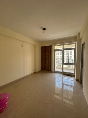 Room in 3 BHK Apartment at Garur Golf Island, Sector 19b Dwarka – for Rent