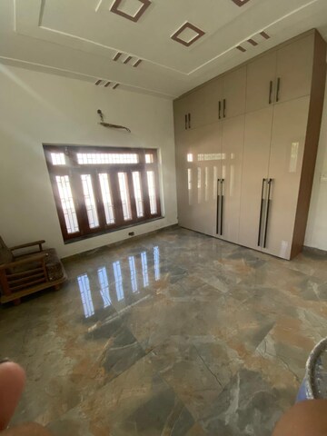 Room in 4 BHK Independent House at Ansal Sushant Golf city, Sushant Golf City – for Rent