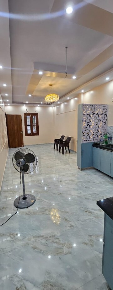 Master Bedroom in 6 BHK Builder Floor at Niranjanpur – for Sale