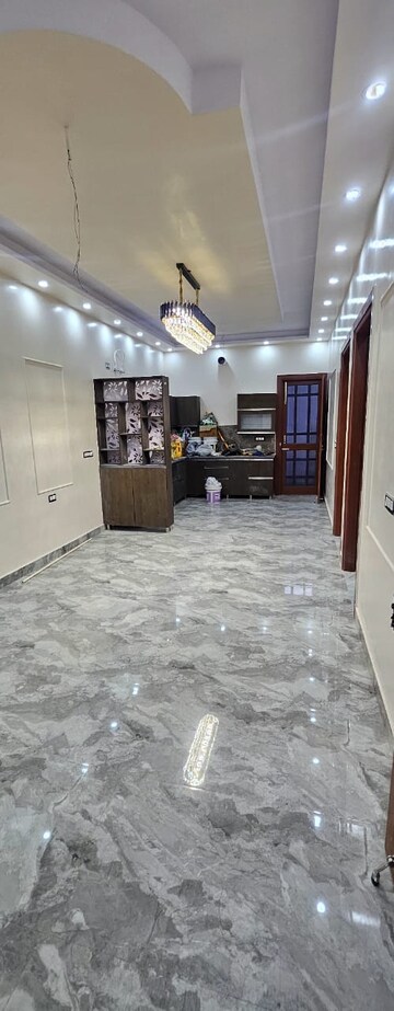 Room in 6 BHK Builder Floor at Niranjanpur – for Sale