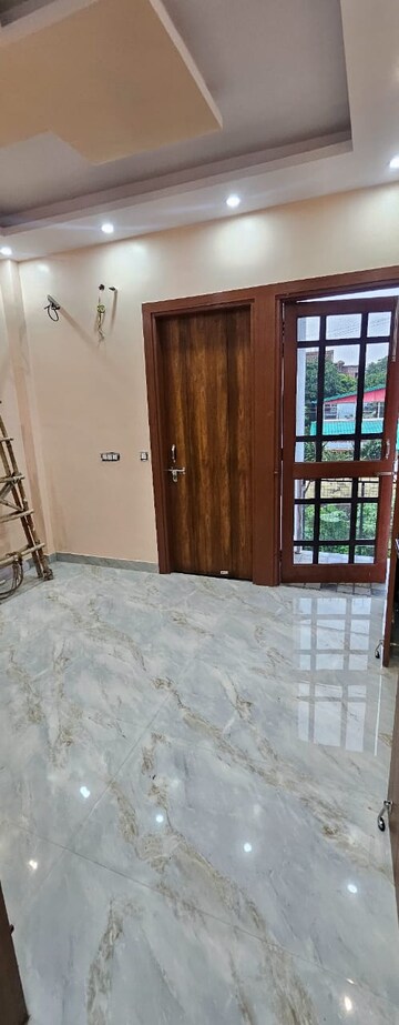 Room in 6 BHK Builder Floor at Niranjanpur – for Sale