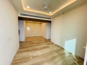Room in 2 BHK Apartment at Ambience Creacions, Sector 22 – for Rent