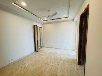 Room in 2 BHK Apartment at Ambience Creacions, Sector 22 – for Rent