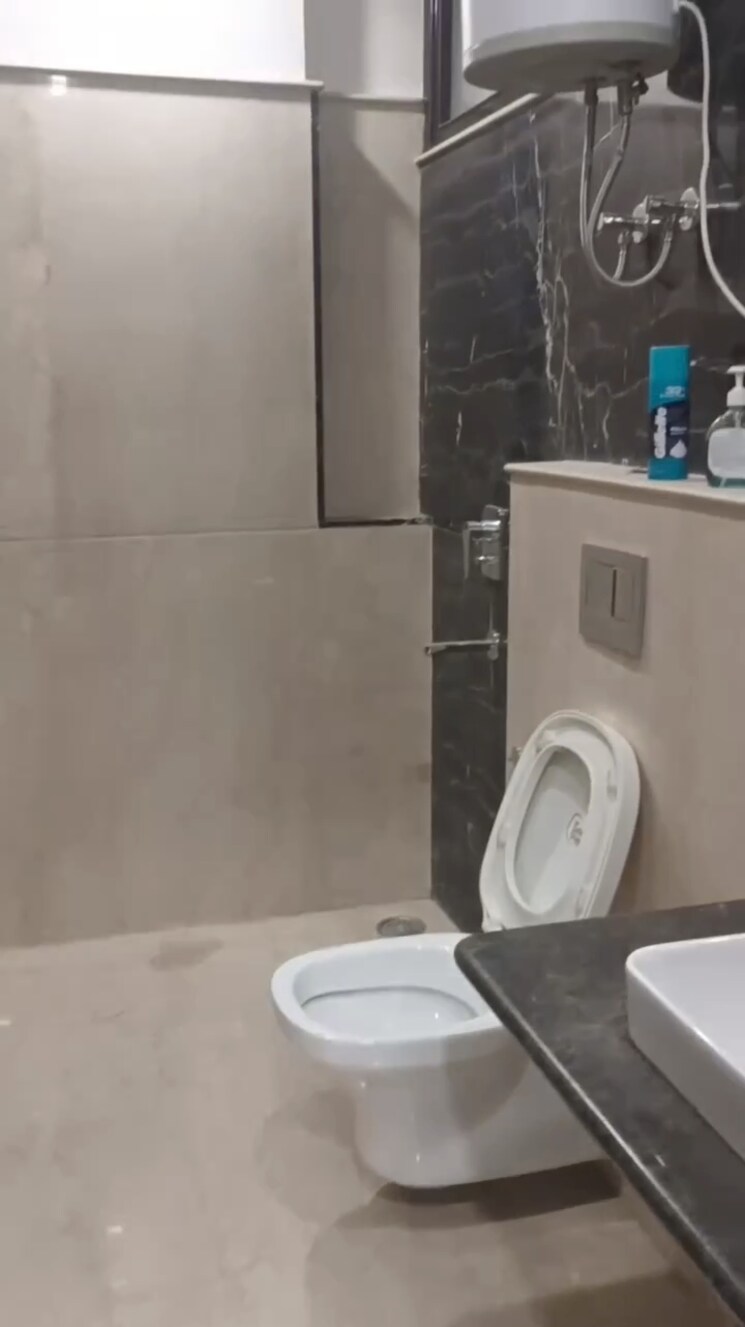 Bathroom, new rajinder nagar 3 Bedroom 1160 Sq.Ft. Builder Floor In New Rajinder Nagar Delhi 8208890