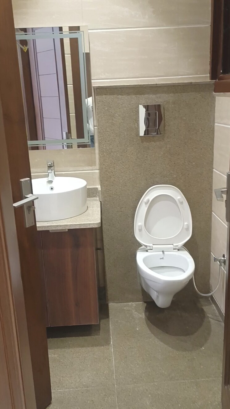 Bathroom, old rajinder nagar 3 Bedroom 780 Sq.Ft. Builder Floor In Old Rajinder Nagar Delhi 8208911