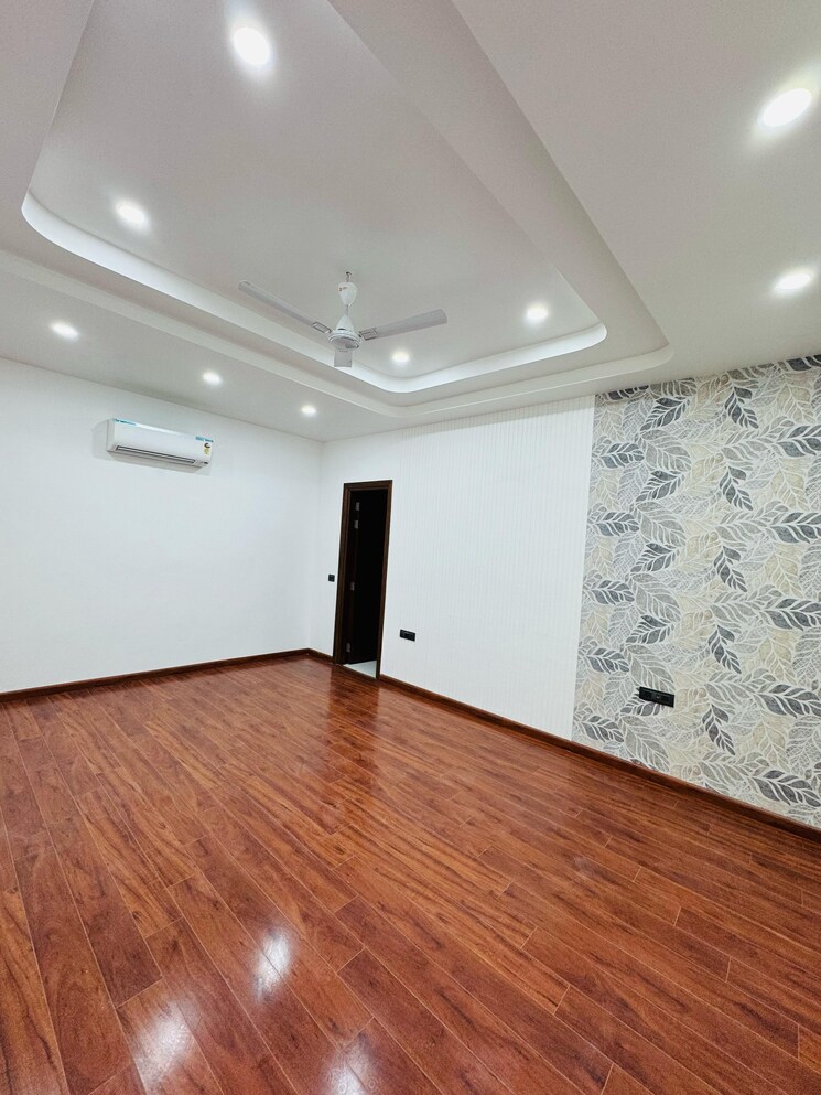 Room, saket 4 Bedroom 400 Sq.Yd. Independent House In Saket Delhi 8208953