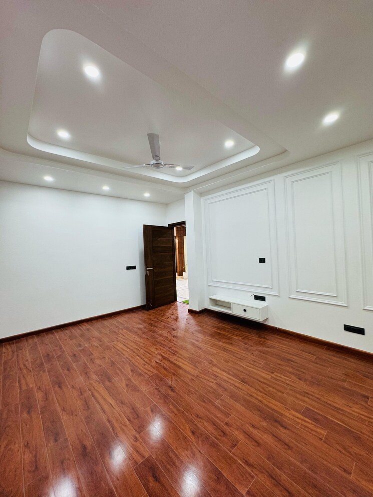 Room, saket 4 Bedroom 400 Sq.Yd. Independent House In Saket Delhi 8208953