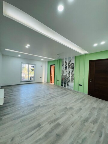 Room in 4 BHK Independent House at Saket – for Sale