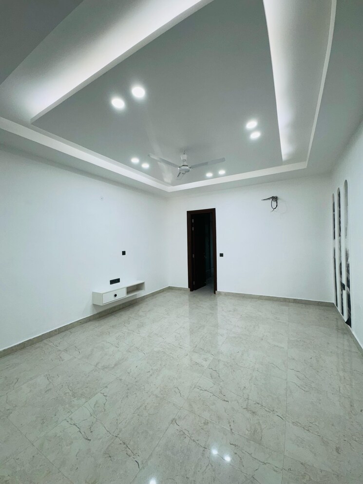 Room, saket 4 Bedroom 400 Sq.Yd. Independent House In Saket Delhi 8208953