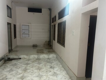  3 BHK Independent House at Alopi Bagh – for Rent