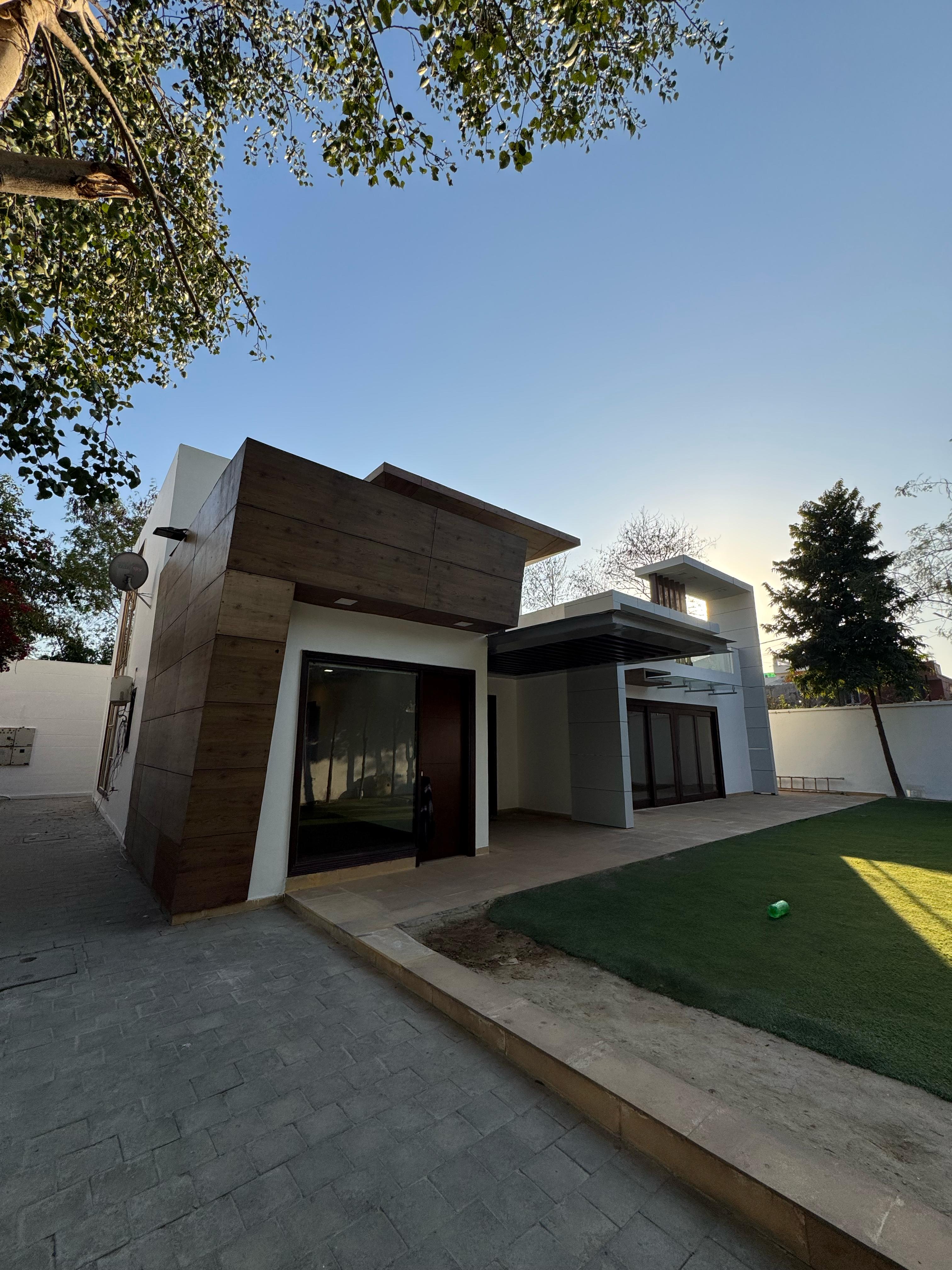 4 BHK + Servant Room Independent House For Sale in Saket