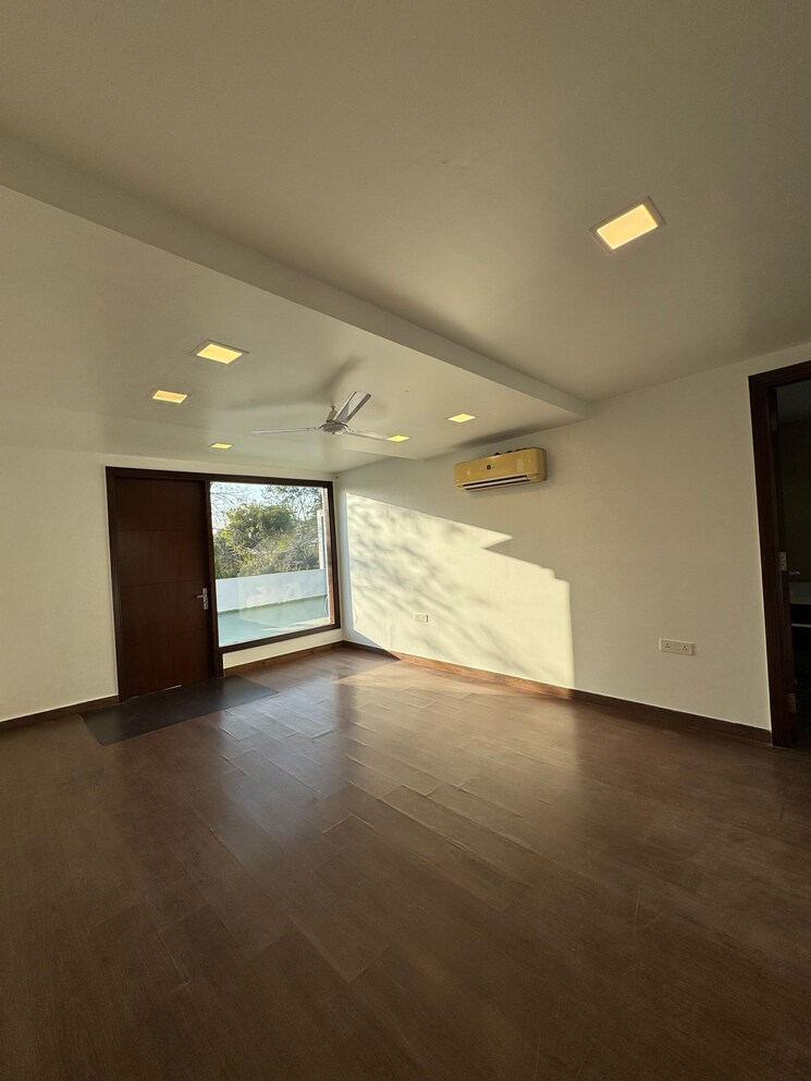 Room, saket 4 Bedroom 800 Sq.Yd. Independent House In Saket Delhi 8208966
