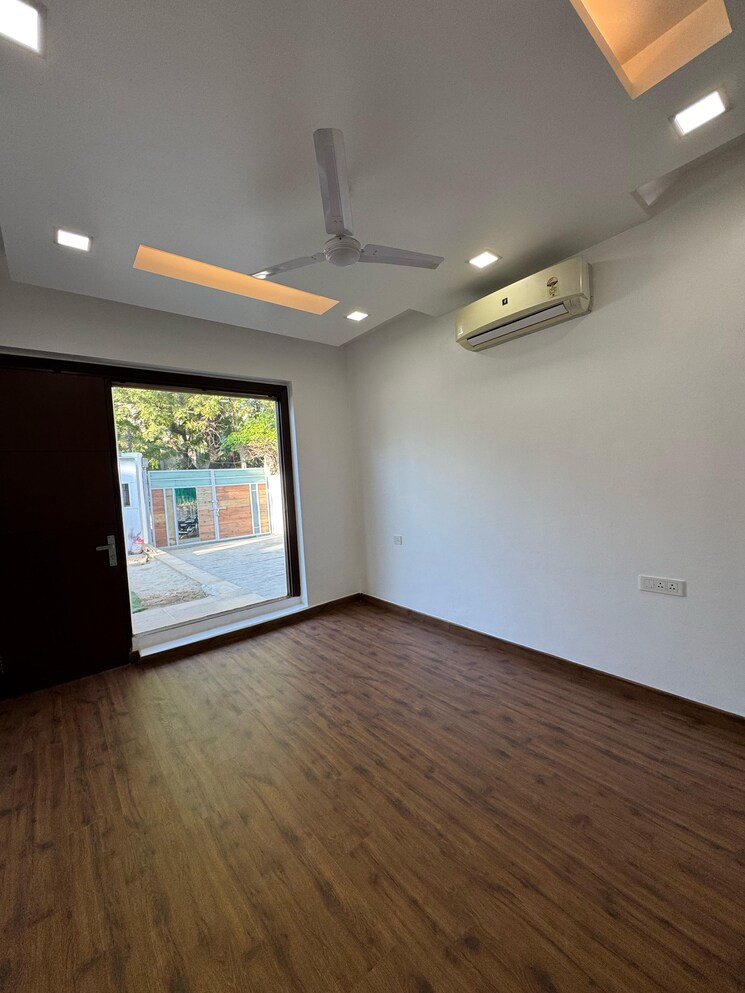 Room, saket 4 Bedroom 800 Sq.Yd. Independent House In Saket Delhi 8208966