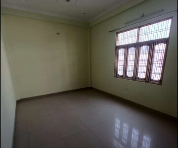 Room in 2 BHK Apartment at Aliganj – for Rent