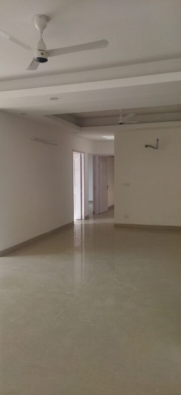 Room in 5 BHK Villa at Vipul Tatvam Villas, Sector 48 – for Rent
