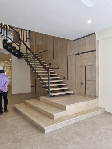 Staircase in 5 BHK Villa at Vipul Tatvam Villas, Sector 48 – for Rent