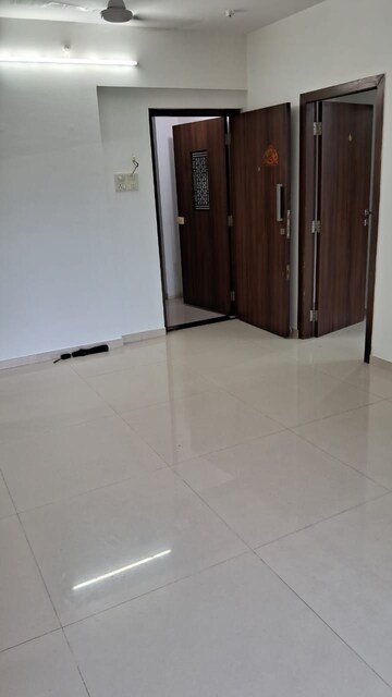 Room in 3 BHK Apartment at DLH Swapnadeep, Andheri West – for Rent